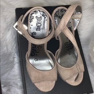 Size 5 (US) Nude Brash Pumps